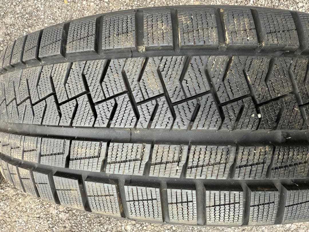 ピレリ　ICE ASIMMETRICO スタッドレスタイヤ 235/60R18