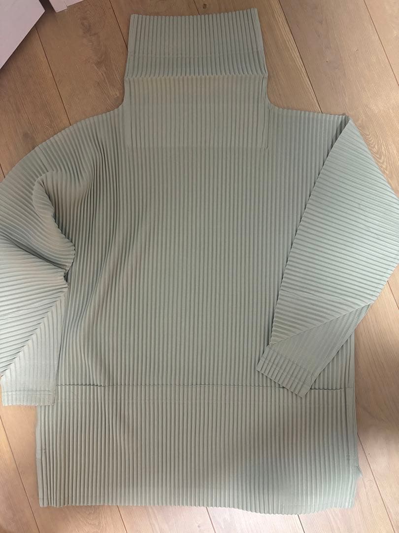 ISSEY MIYAKE 25年　10月　プリーツ　オーバートップス