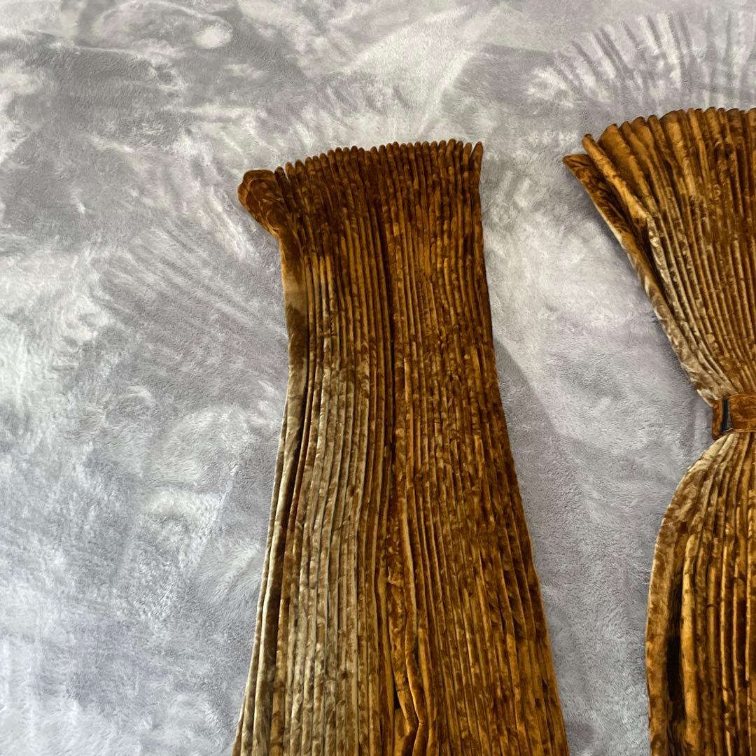 金華山　チンチラ　仮眠カーテン　ゴールド。デコトラ　トラック