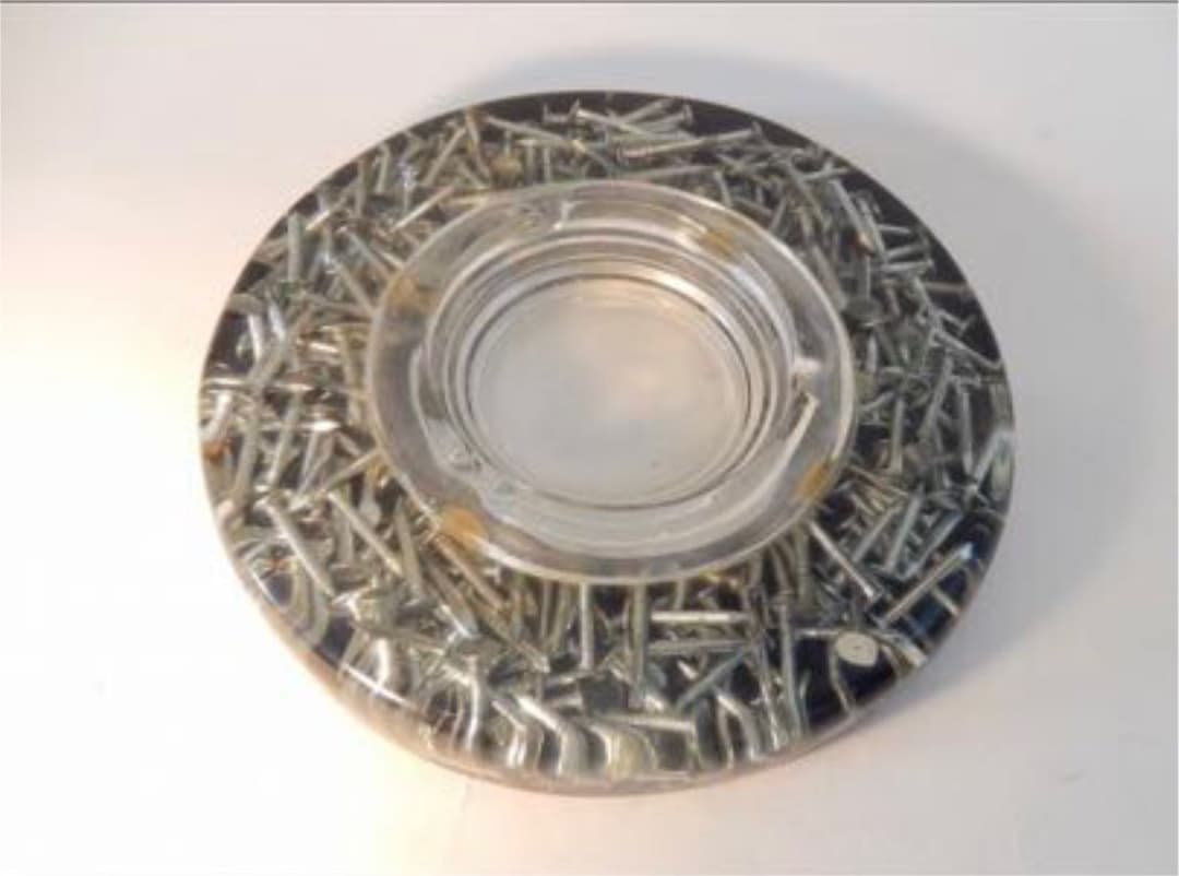 2509.ART作品　灰皿★釘がデザイン★ギャラリーで購入