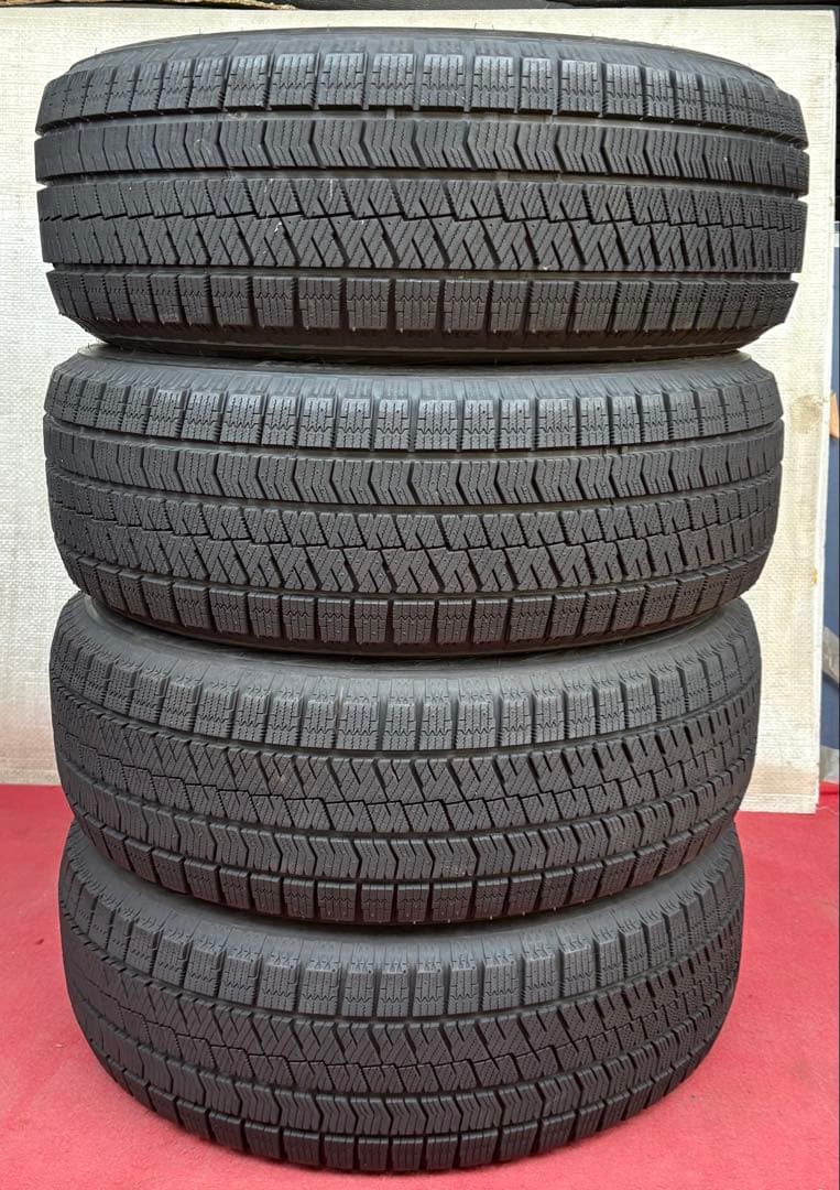 年製2022年バリ山国産Bridgestoneスタッドレスタイヤ4本のみ販売