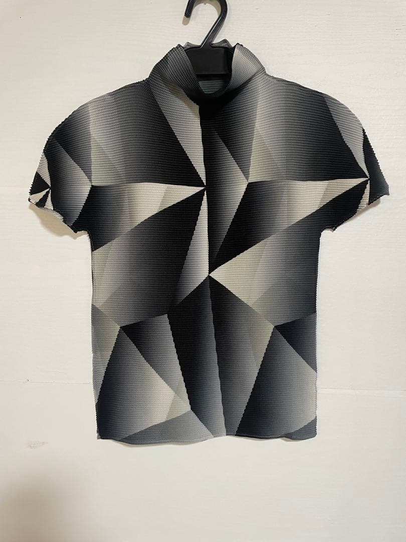 【美品】★me ISSEY MIYAKEミーイッセイミヤケ　ハイネックブラウス