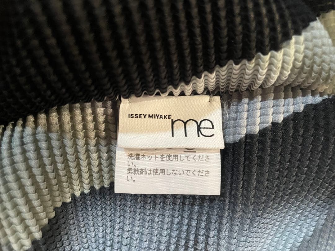 【美品】★me ISSEY MIYAKEミーイッセイミヤケ　ハイネックブラウス