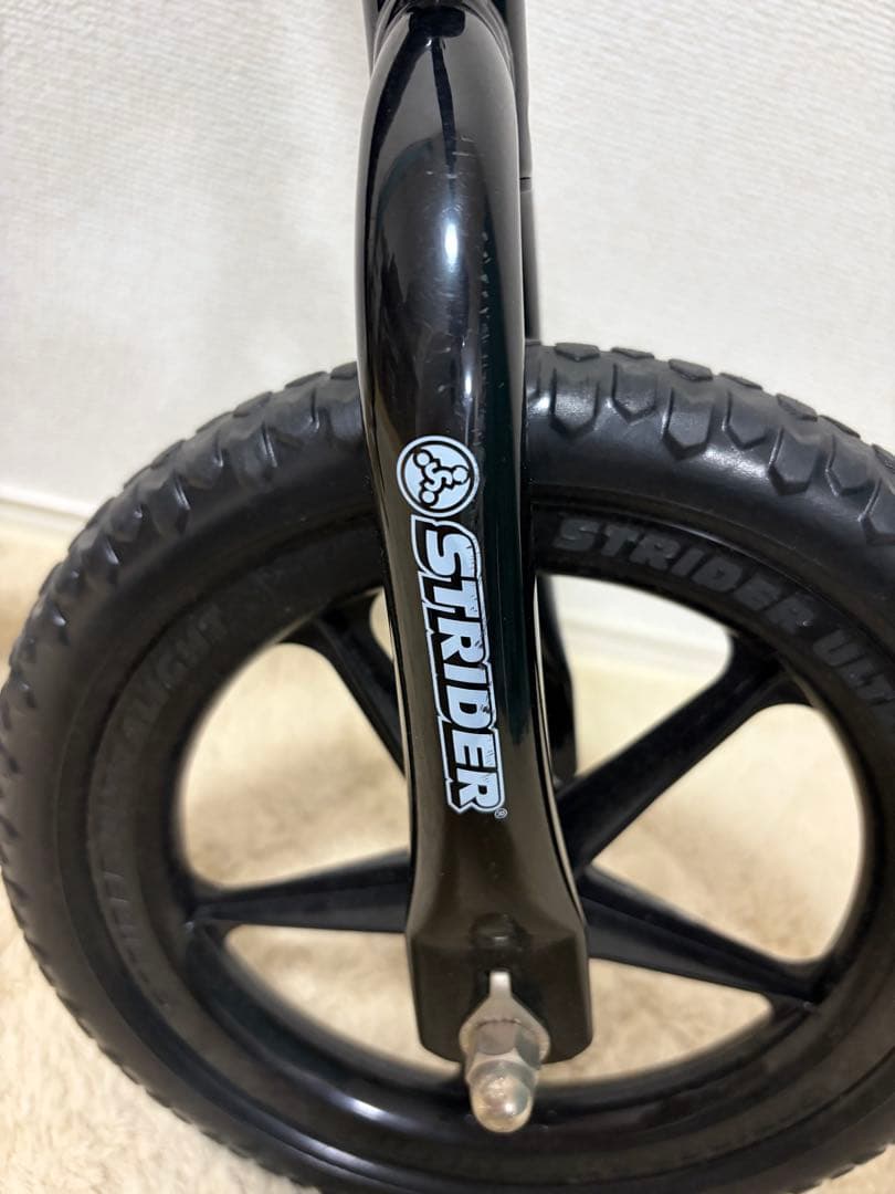 ストライダー ブラック 12インチ スポーツモデル 本体 ブラック 日本正規品