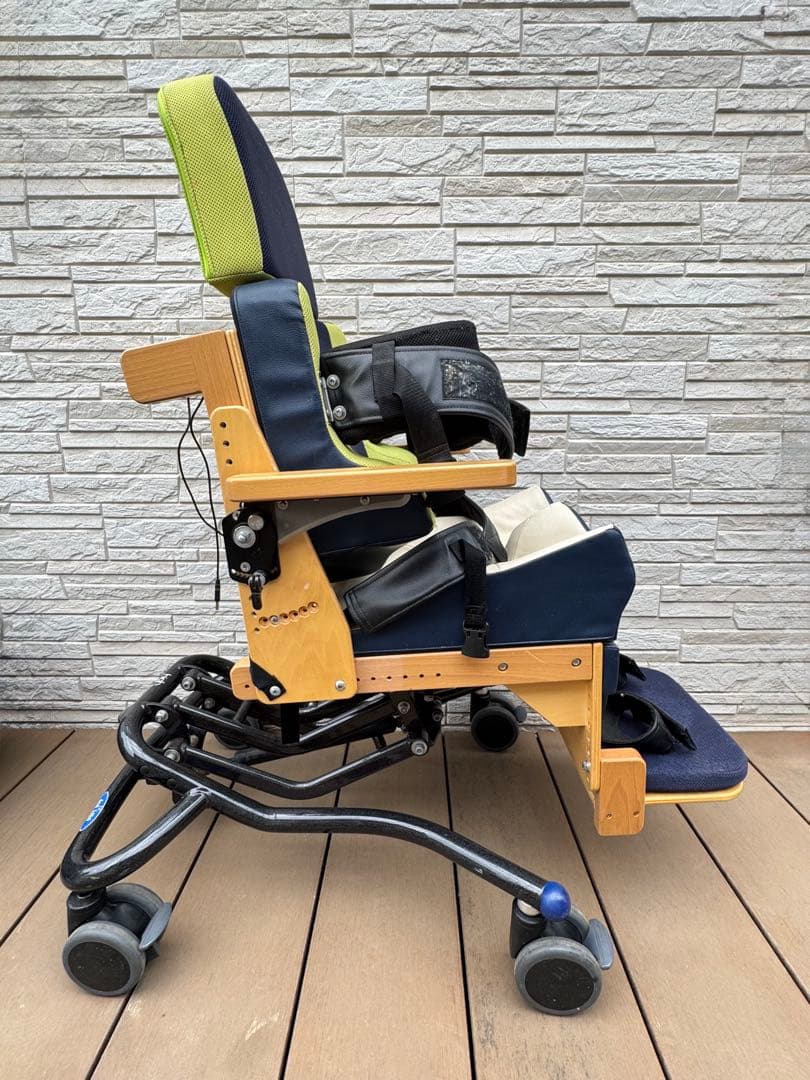 座位保持椅子　障害児　室内用
