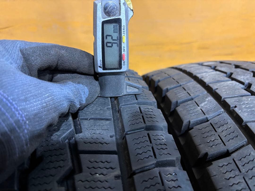 DUNLOP スタンドレスタイヤ 215/70R17.5 6本セット2021年製