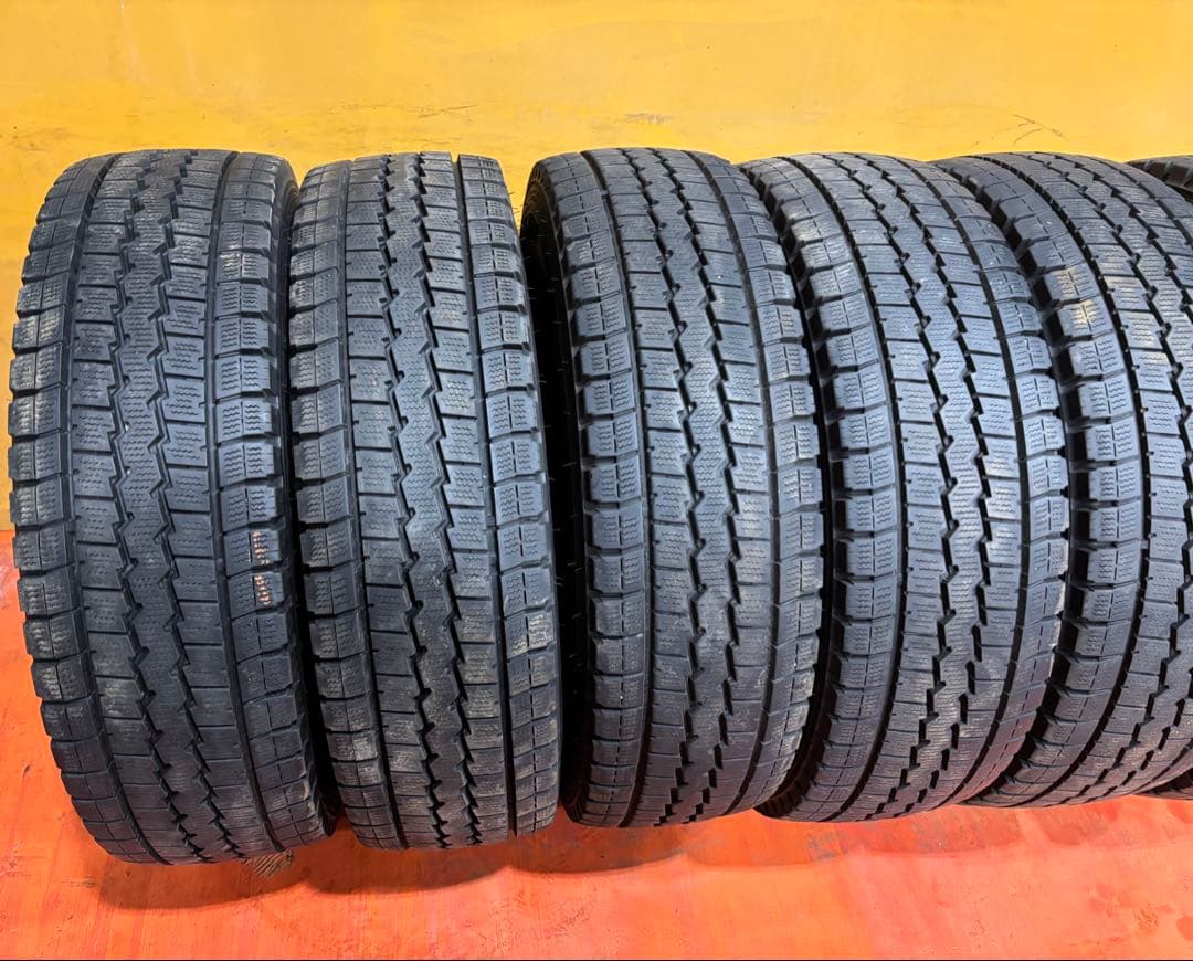 DUNLOP スタンドレスタイヤ 215/70R17.5 6本セット2021年製