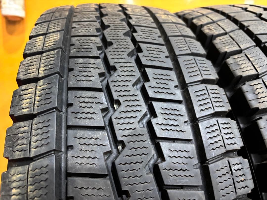 DUNLOP スタンドレスタイヤ 215/70R17.5 6本セット2021年製