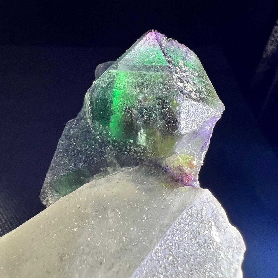 ナミビア　エロンゴ産　クォーツ共生フローライト　キャビネットサイズ