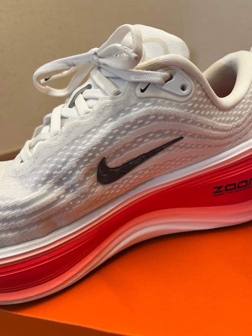 NIKE ナイキ　ボメロ　プラス　ランニングシューズ　vomero plus