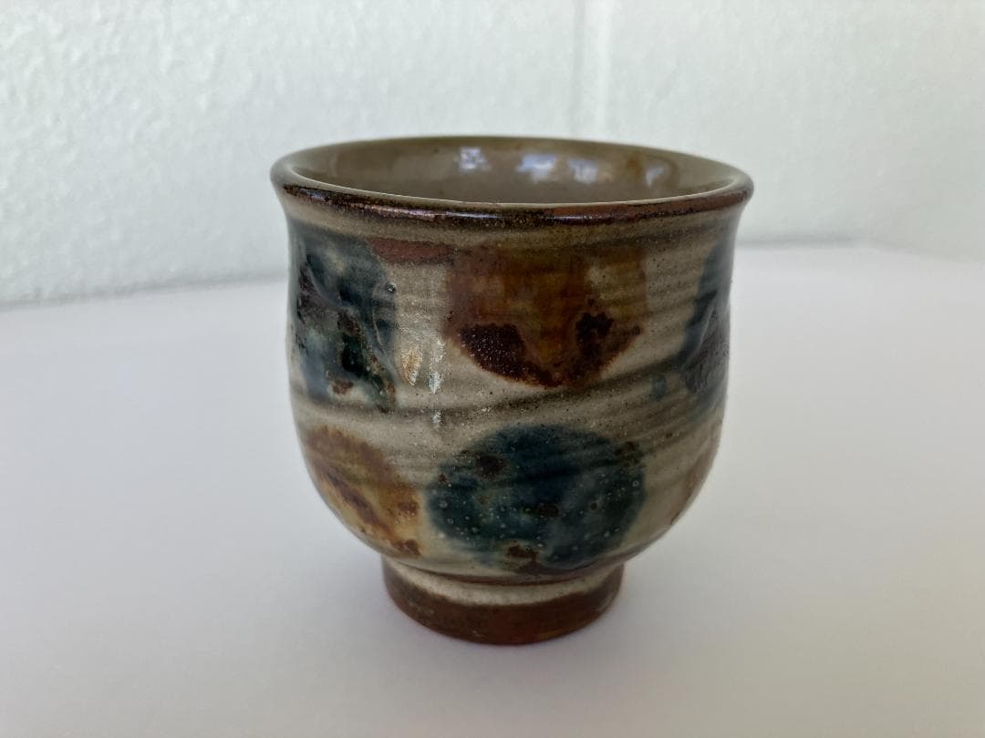 金城次郎作　刷毛目三彩玉打ち湯呑