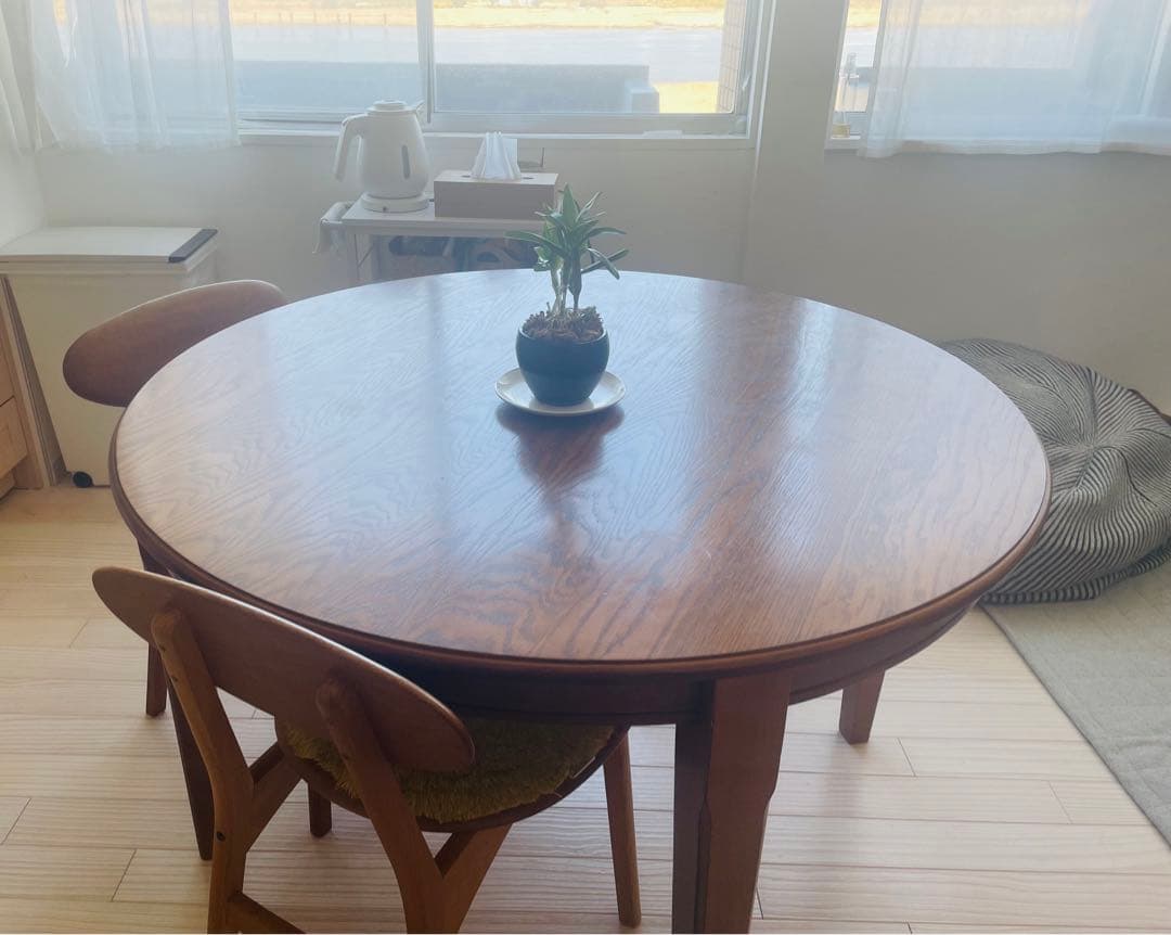 円形木製ダイニングテーブル ブラウン　円卓