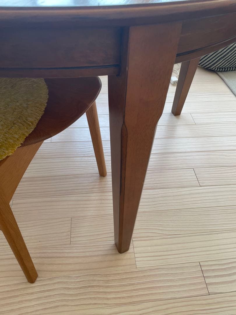 円形木製ダイニングテーブル ブラウン　円卓