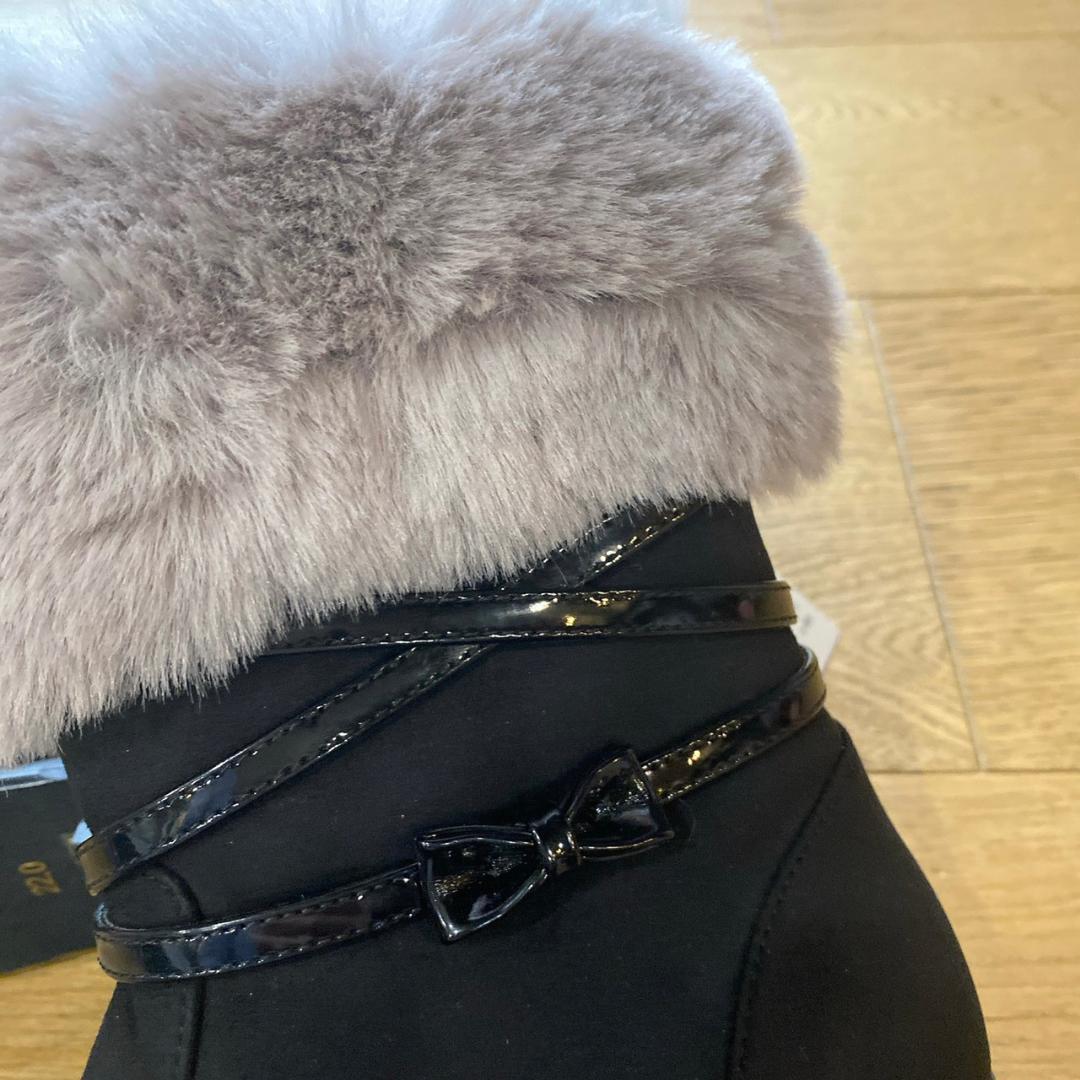 新品　トッカバンビーニ　ブーツ　ファーブーツ　22㎝　6029