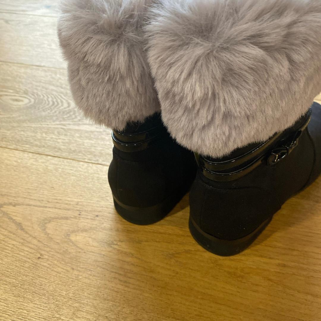 新品　トッカバンビーニ　ブーツ　ファーブーツ　22㎝　6029