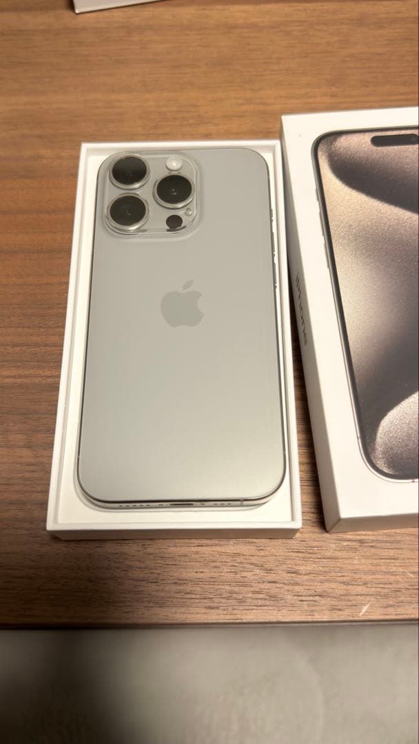 iPhone15pro 256GB ナチュラルチタニウム 美品