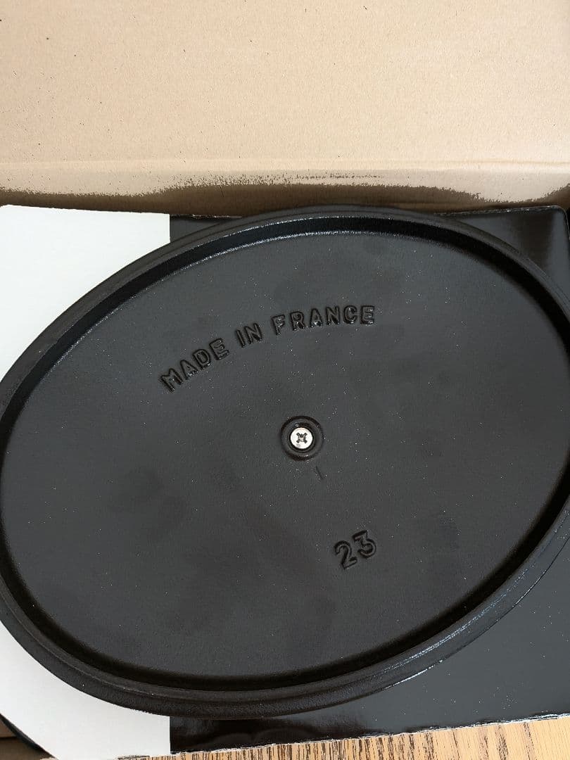 【新品未使用】staub オーバルホットプレートラメール 23cm