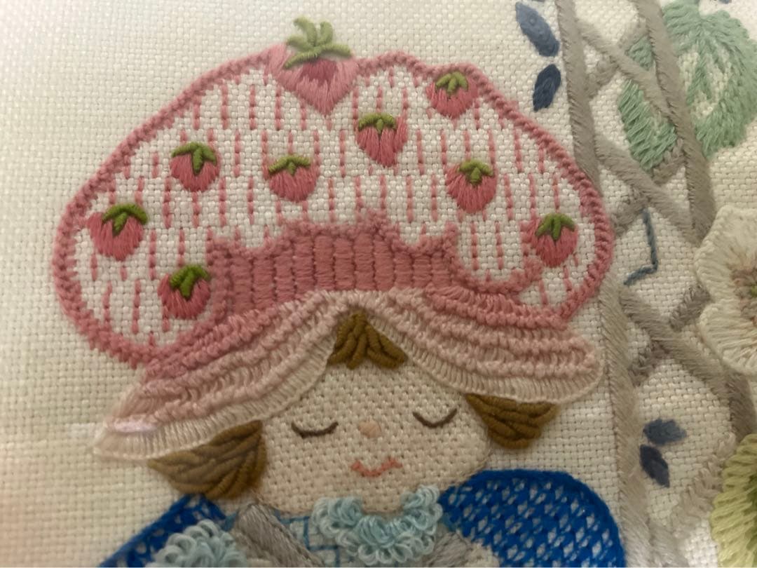 戸塚刺繍　「女の子と猫」　額入りタペストリー　【ハンドメイド作品】