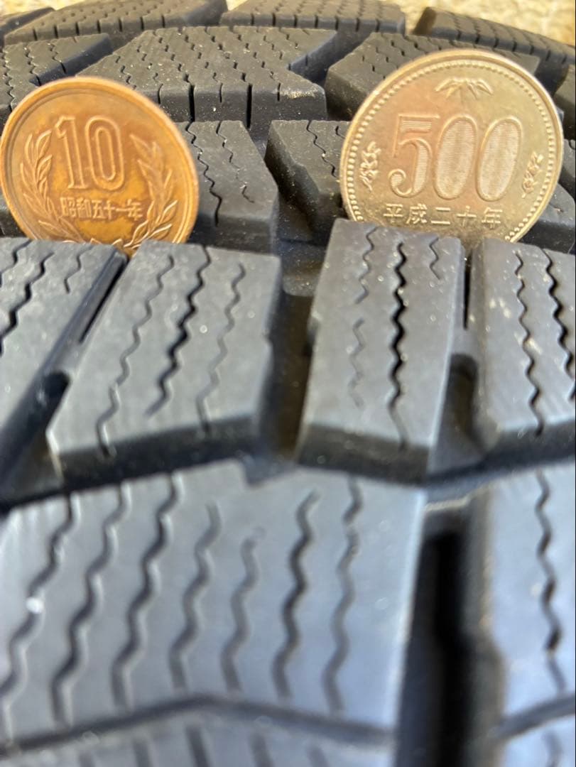 スタッドレスタイヤ ダンロップ 205-65-R16