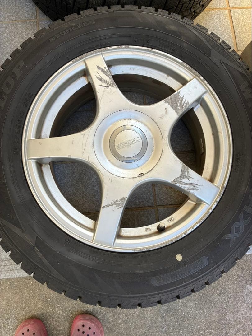 スタッドレスタイヤ ダンロップ 205-65-R16