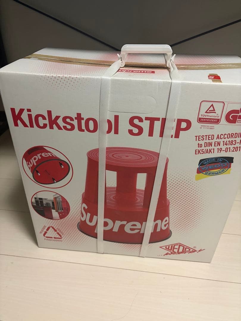 新品 Supreme / Wedo Step Stool Red