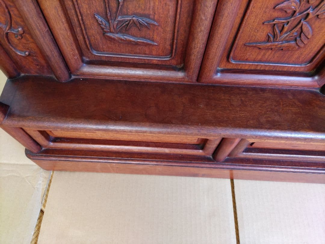 【最終値下げ】紫檀　彫刻装飾付き棚