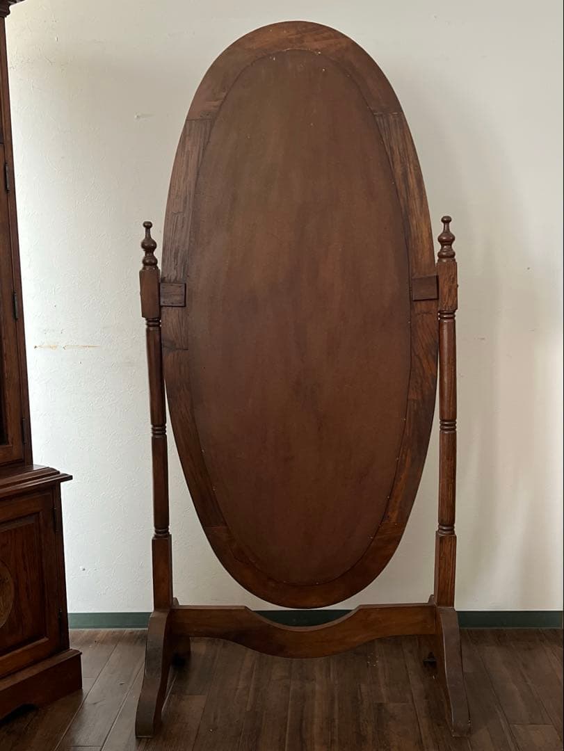 k148r121 重厚感あるオランダ民芸のスタンドミラー 花の彫刻が施された逸品