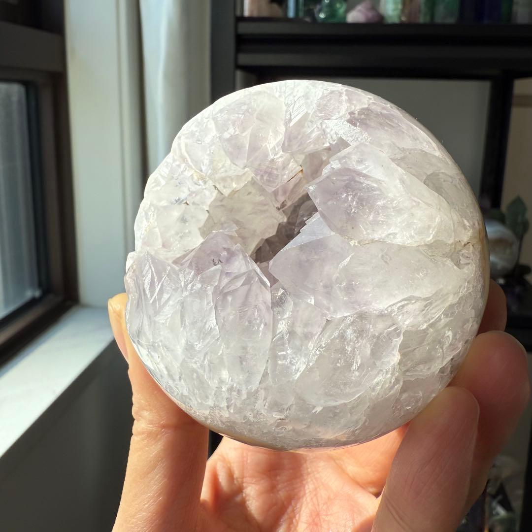 天然石アメジストの笑い口　置物　スフィアNO.120305