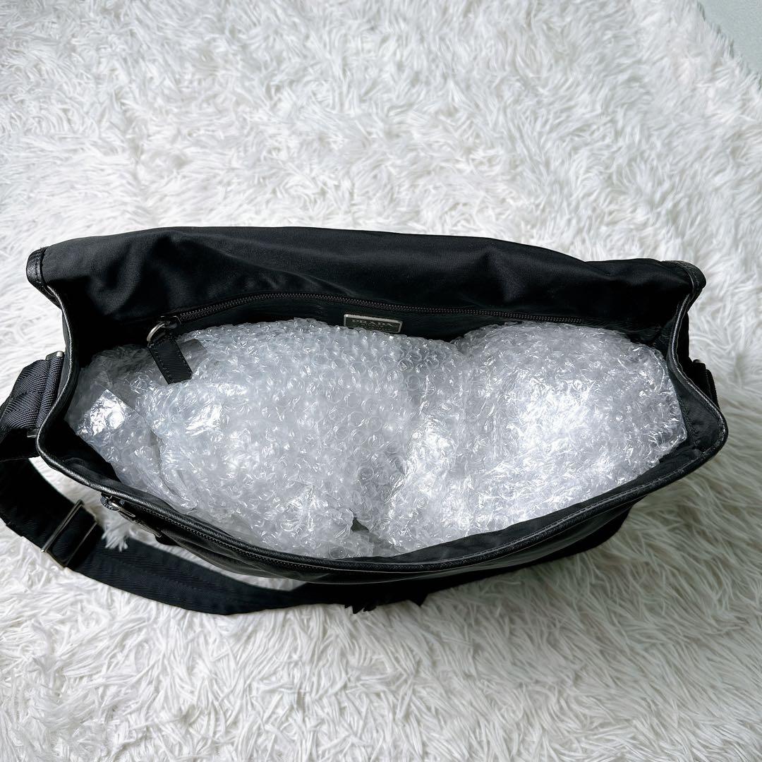 美品✨PRADA メッセンジャーバッグ