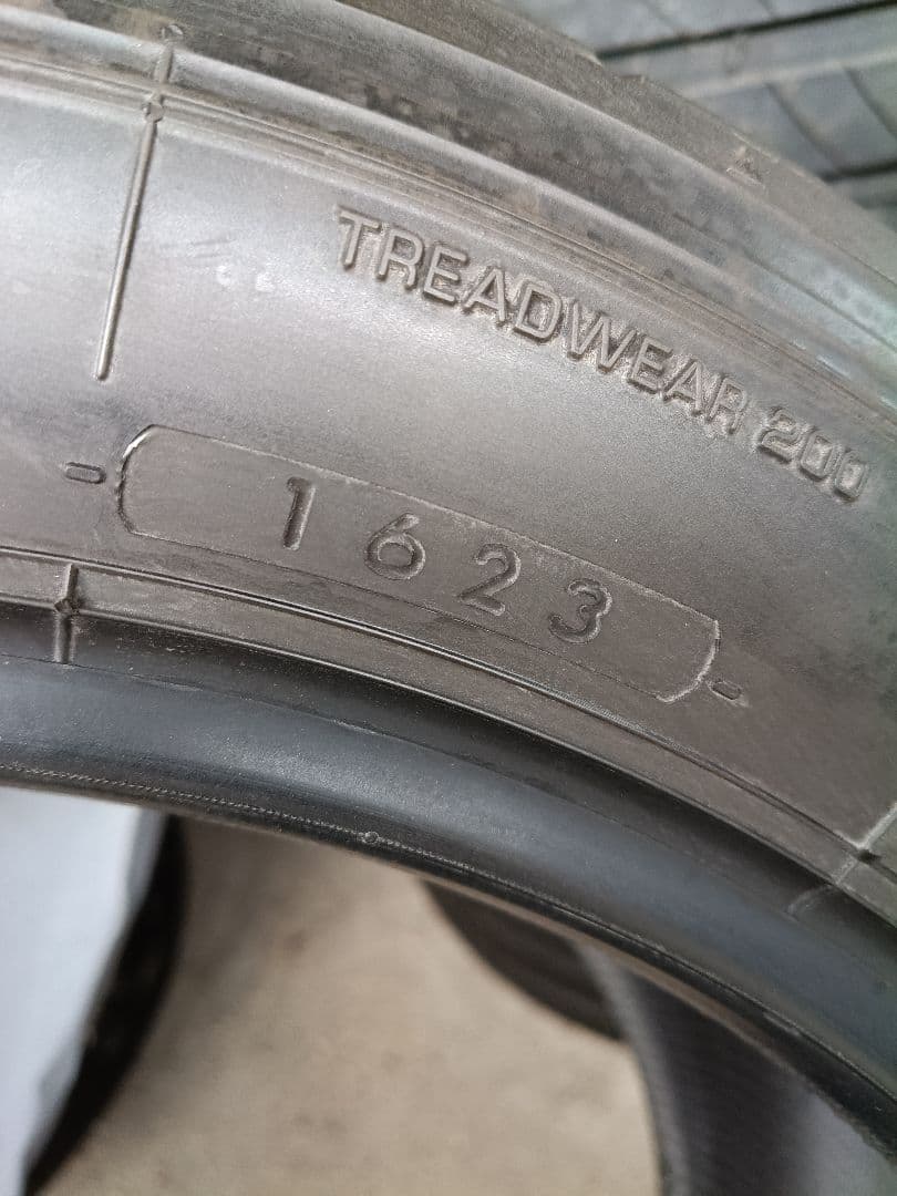送料込み　ハイグリップタイヤ　ヨコハマ　アドバン　A052 225/45R16