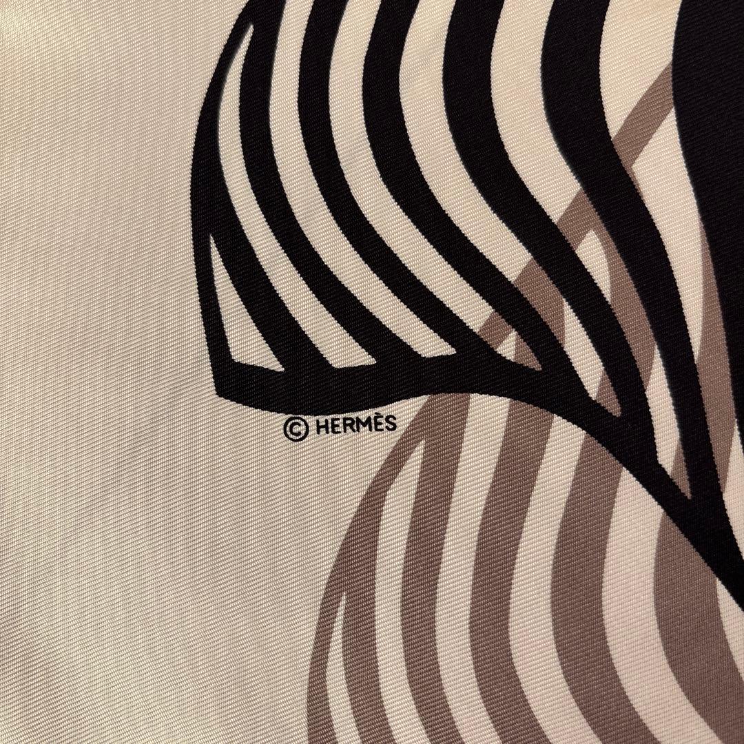 HERMES エルメスカレ90 スカーフ　洗練の波