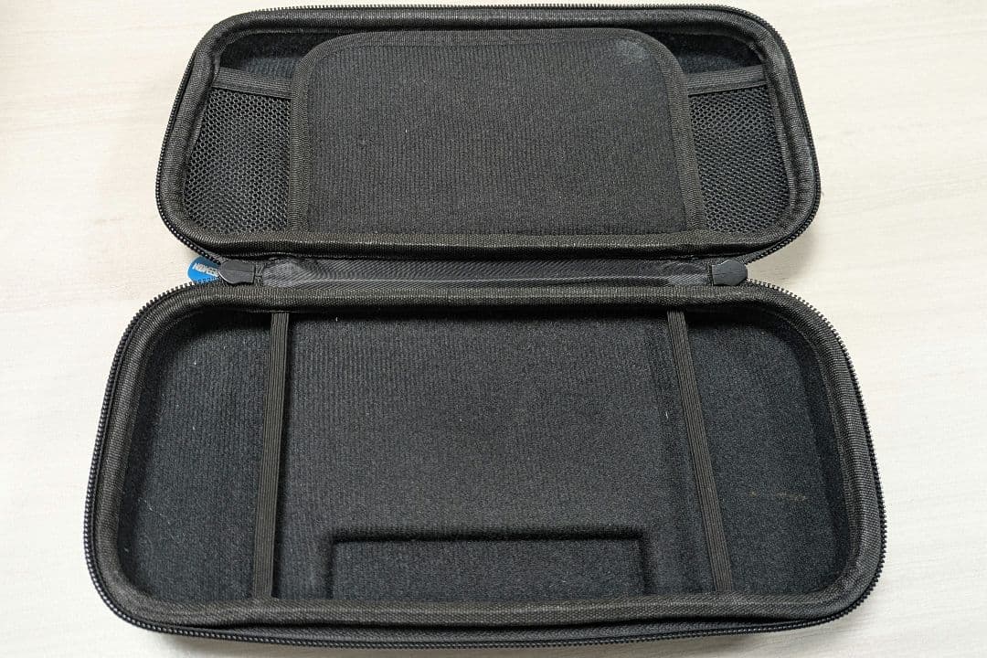 Nintendo switch本体、ガラスフィルム・ケース付き