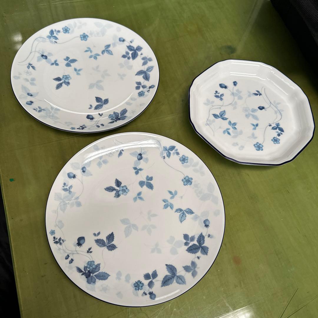  strawberry blue カップ　皿セット