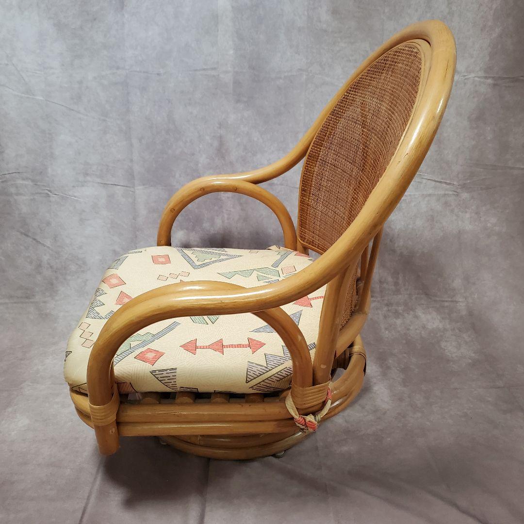 回転式座椅子籐椅子・クッション付き2脚セット　花柄　昭和レトロ　ヴィンテージ　籐