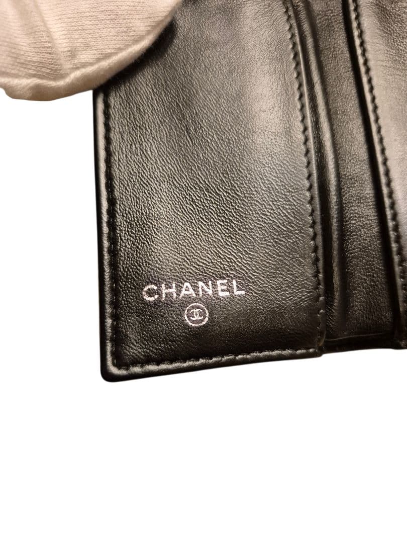 CHANEL　シャネル　マトラッセ　シルバー金具　三つ折り財布