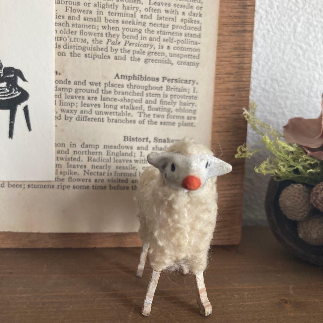 【希少】ドイツアンティーク　儚げな羊さん　B