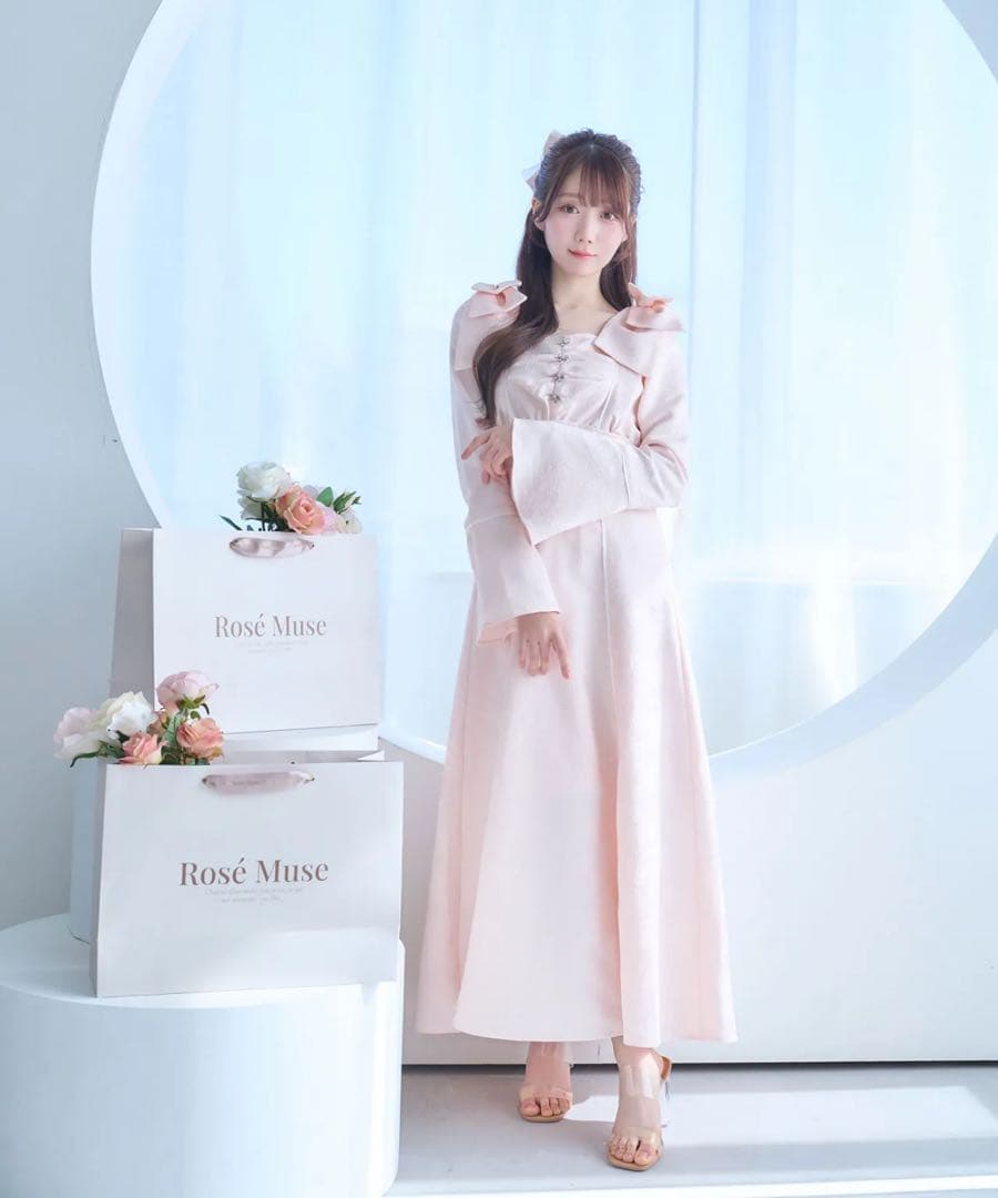 Rosé Muse shoulder ribbon jacquard dress