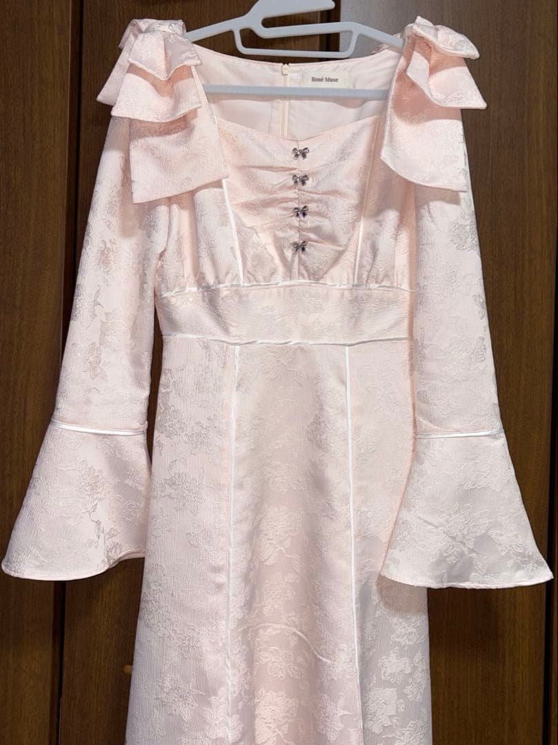 Rosé Muse shoulder ribbon jacquard dress