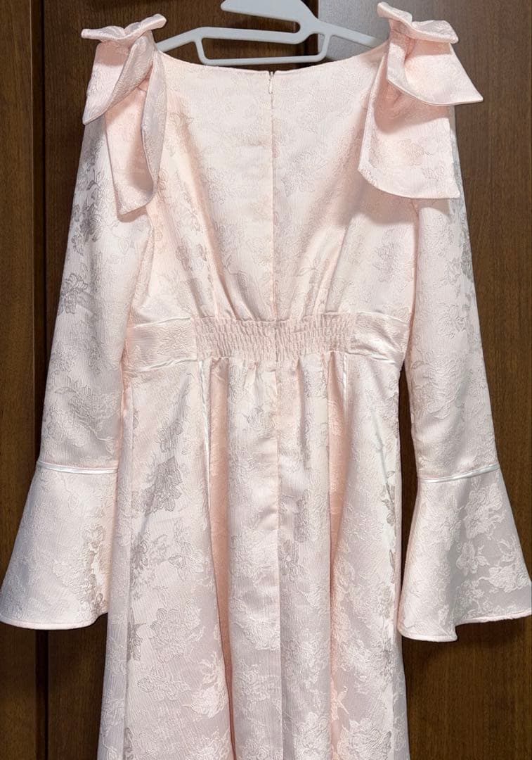 Rosé Muse shoulder ribbon jacquard dress