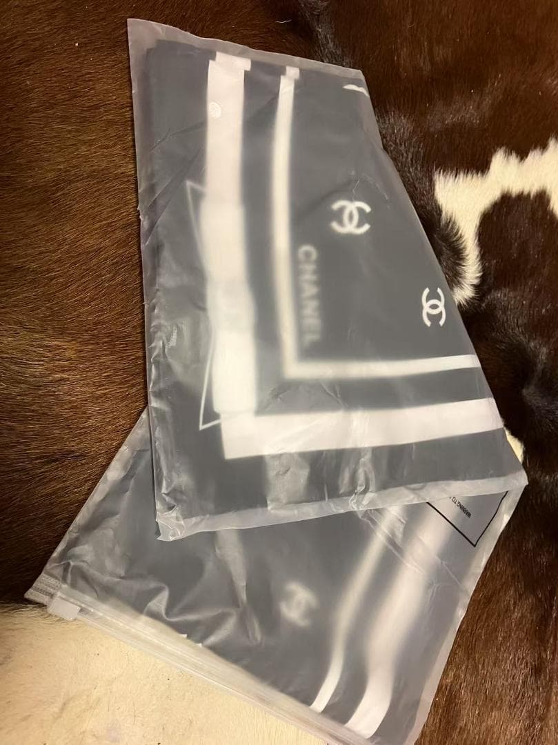 CCロゴ ブラック　大判スカーフ♡ 新品未使用