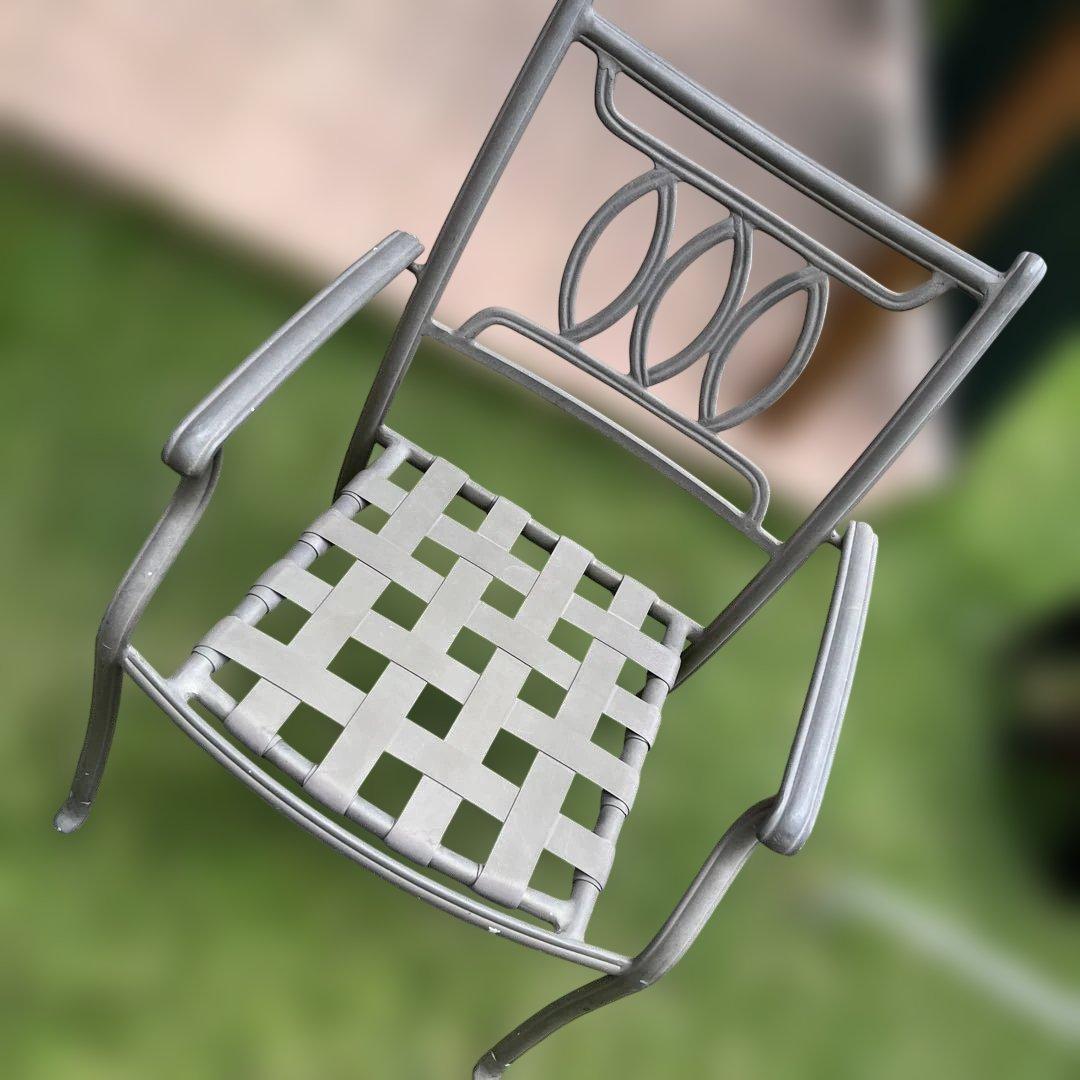 テーブルとアームチェア5セット