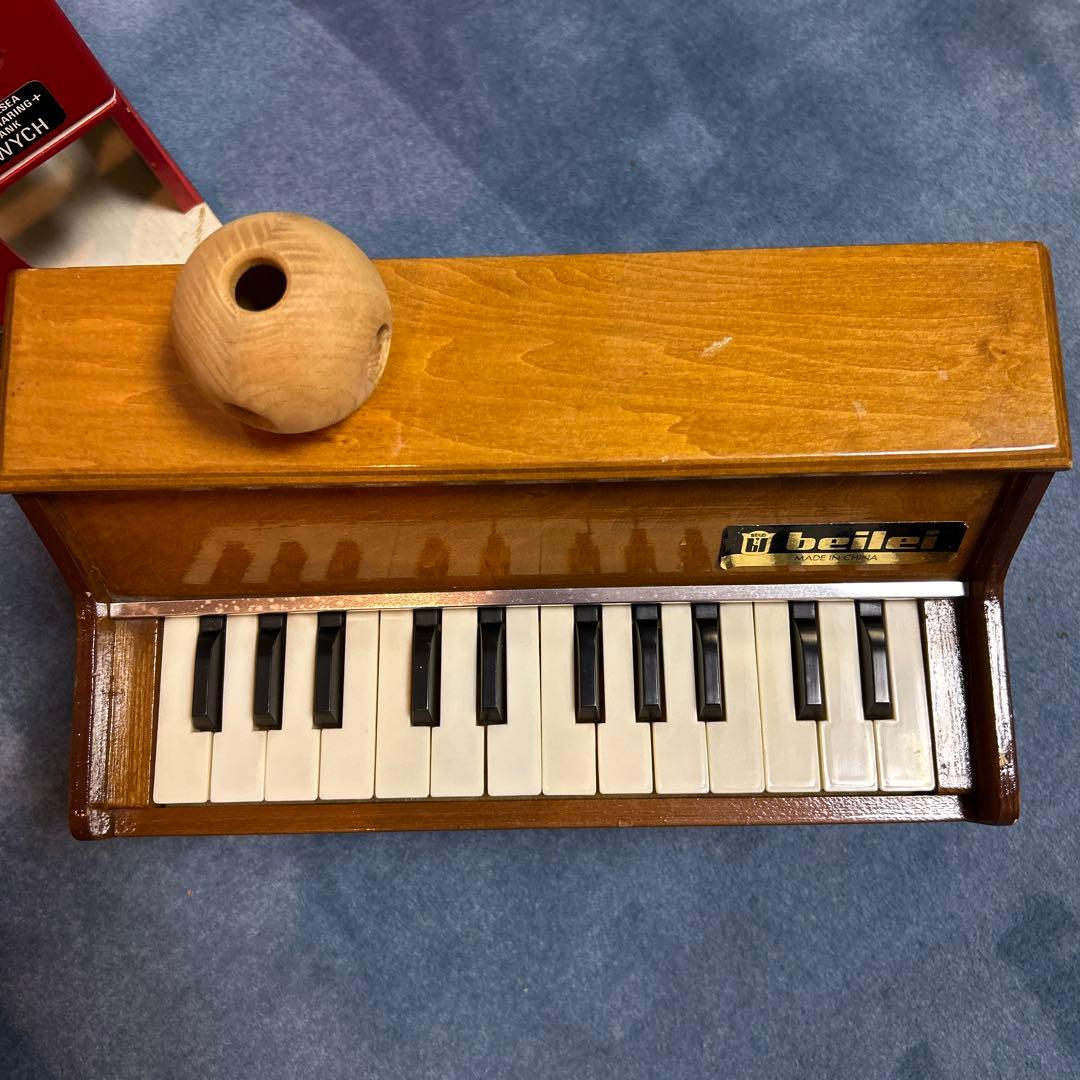 木製おもちゃ　ミニピアノ
