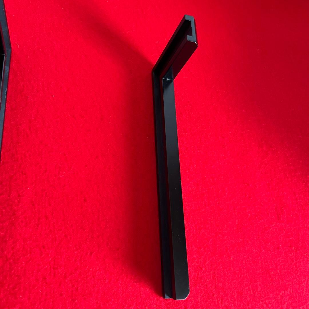 5号白鉢藤色中白の伊達政宗の兜　二曲黒麻和紙屏風