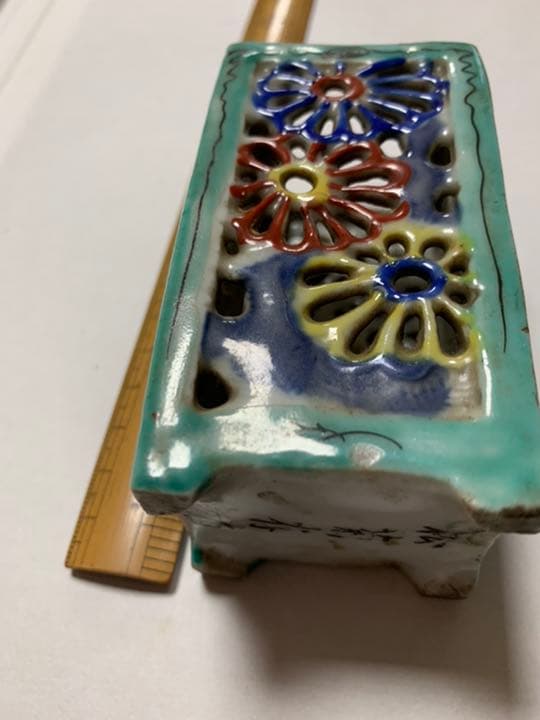 透かし意匠陶製置物