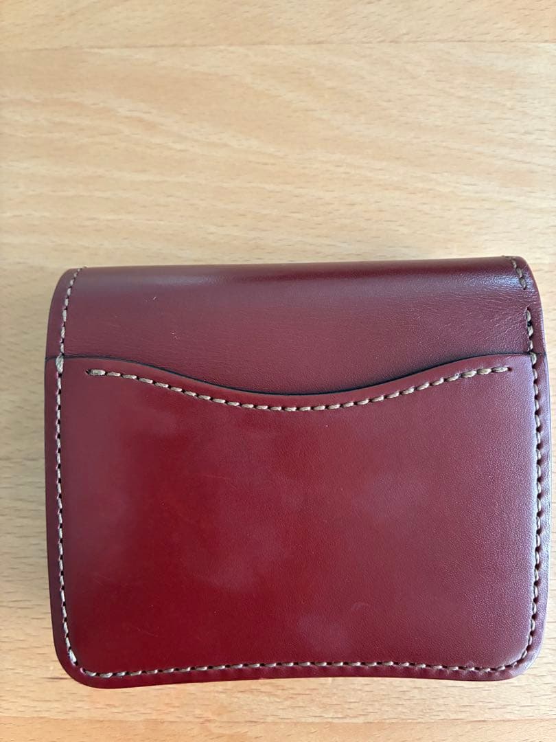 赤いレザー二つ折り財布 ワイルドスワンカーサ