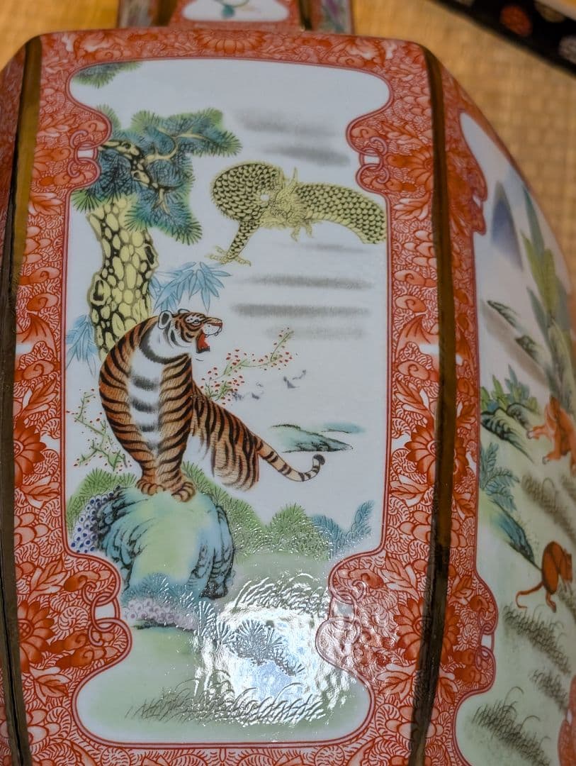 飾り壺　インテリア　六角形 十二干支　花瓶　美術工芸品