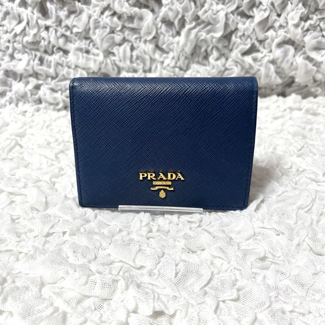 極美品✨PRADA ネイビー 二つ折り財布　サフィアーノレザー　ゴールド金具