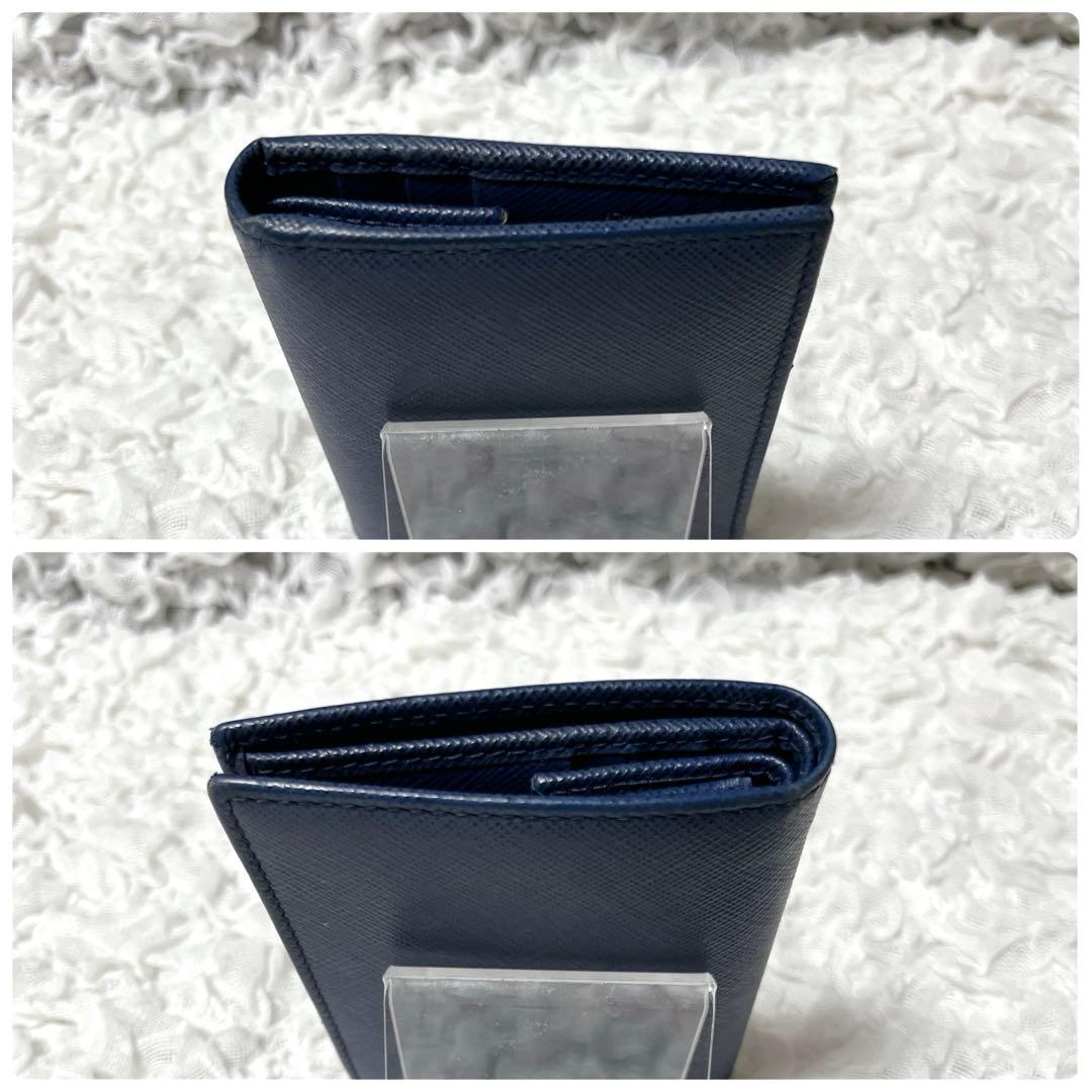 極美品✨PRADA ネイビー 二つ折り財布　サフィアーノレザー　ゴールド金具