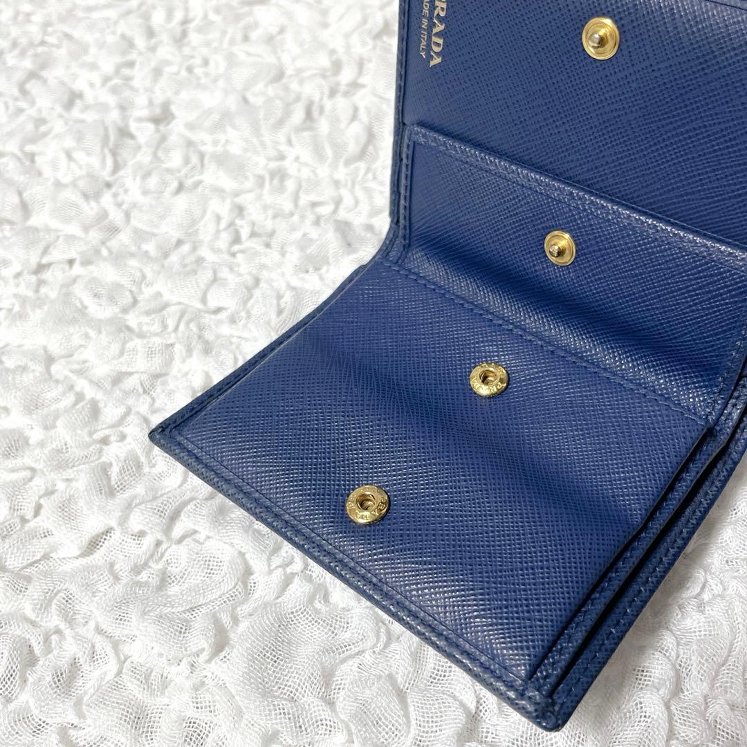 極美品✨PRADA ネイビー 二つ折り財布　サフィアーノレザー　ゴールド金具