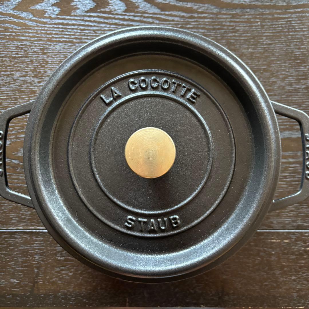 【美品】ストウブstaubピコココット ラウンド 22cm 人気マッドブラック色